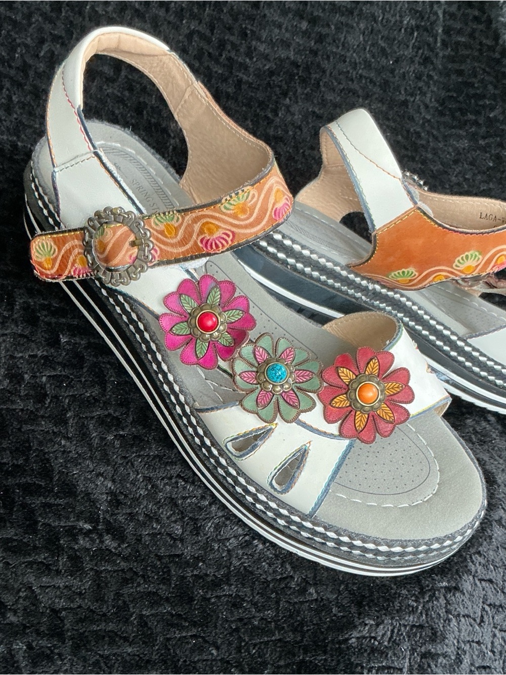 Women's White & Tan Floral Platform Sandals - Picture 2 of 8
